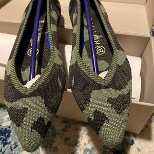Rothys Olive Camo point sz 6.5